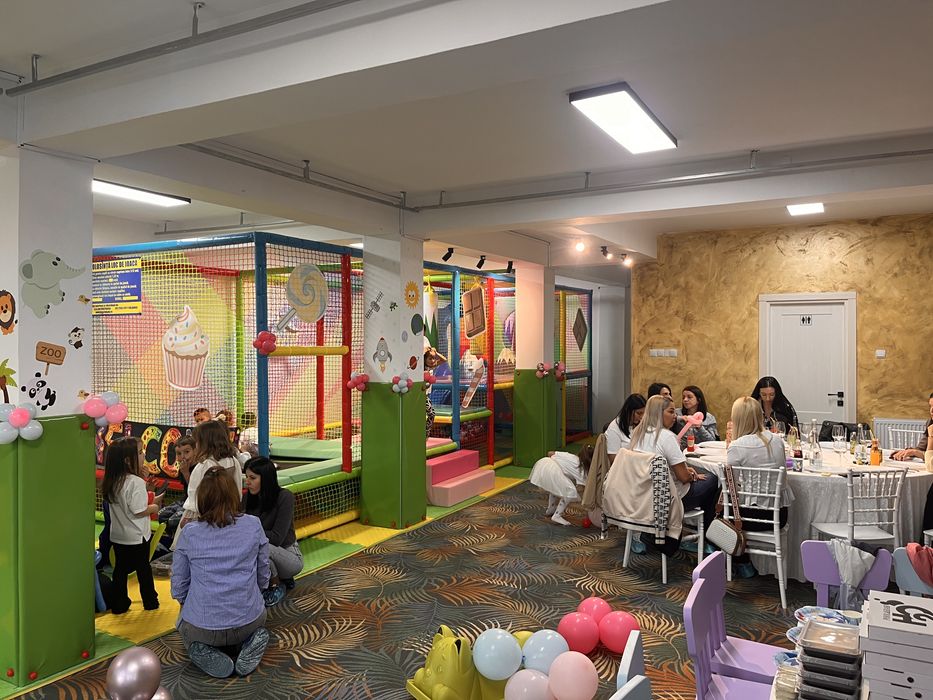 Se vinde loc de joaca complet echipat- clientela deja formata !!