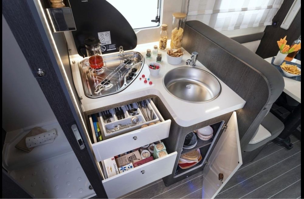 Inchiriere Autorulote Premium Ford Roller Team 286 TL Model 2024