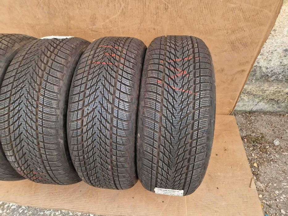 4 броя Goodyear R17 225/55
Зимни гуми 
DOT3823