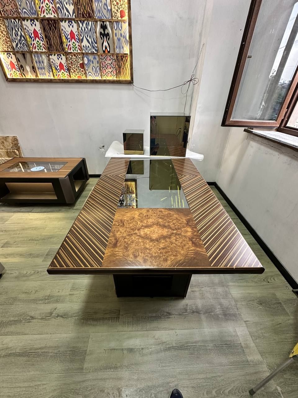 Eksklusiv direktoe stol arte kompaniyasi ishlab chiqargan