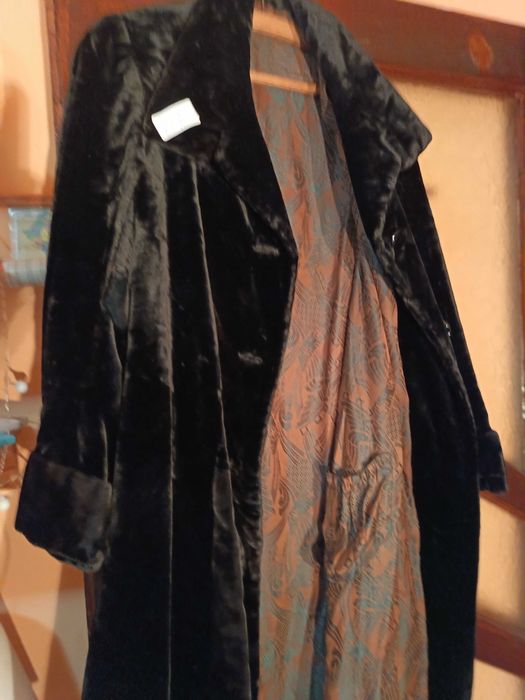 Vând palton din blana negru, elegant