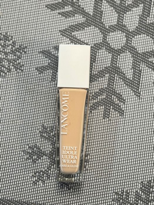 Lancome фондьотен Teint idole Ultra Wear Care & Glow