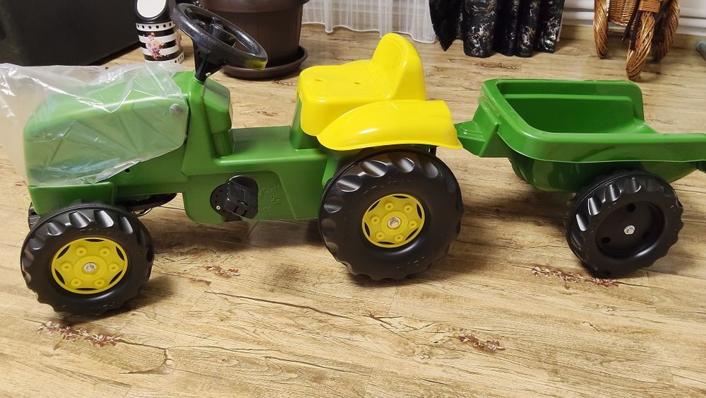 Vând tractoras John Deere