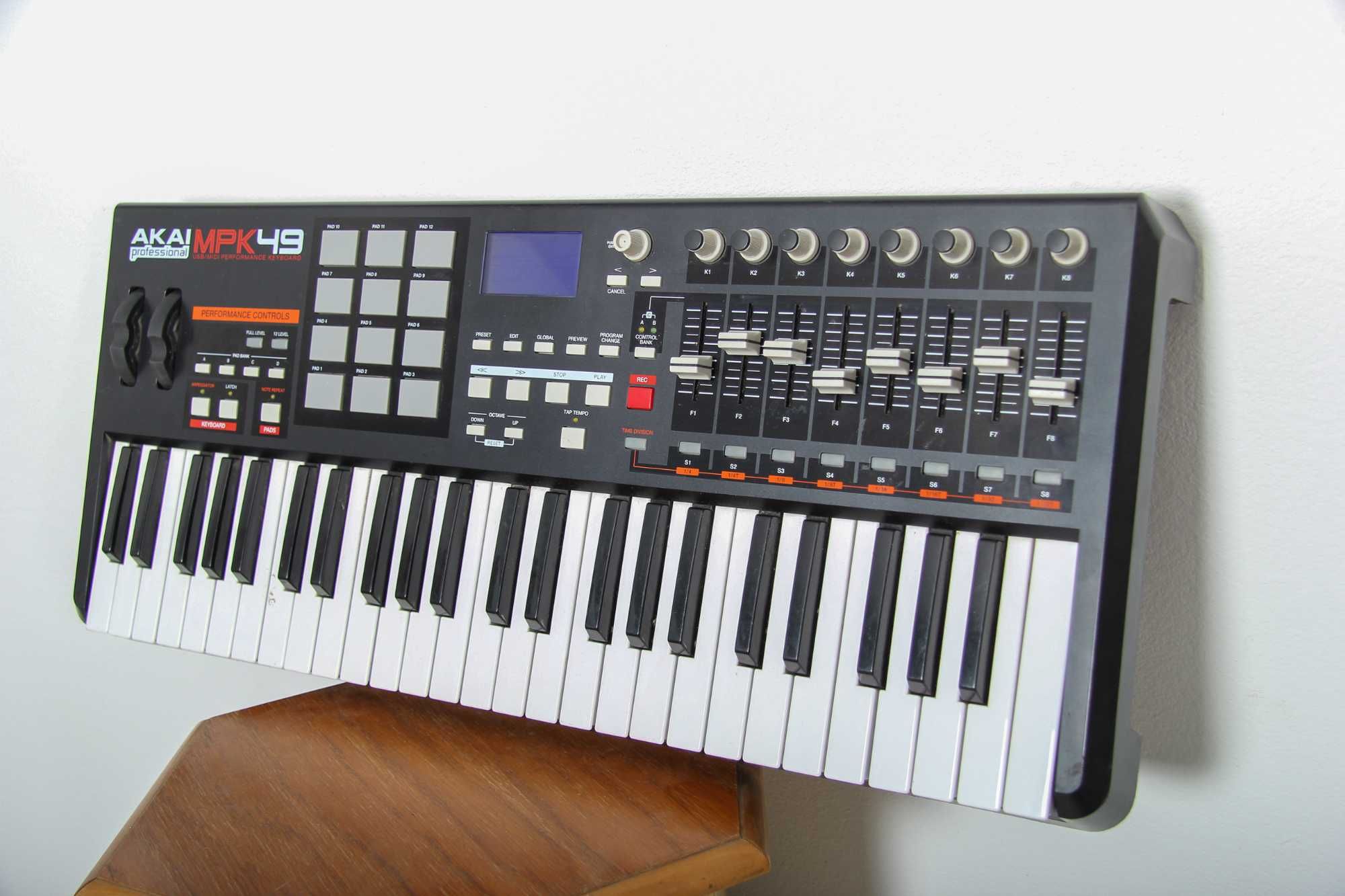 AKAI MPK 49 - Claviatură MIDI Profesională