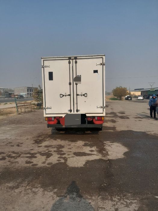 Sirdaryo viloyati xovos tuman Oq changal  , isuzu NQR 2013 Soz moshina