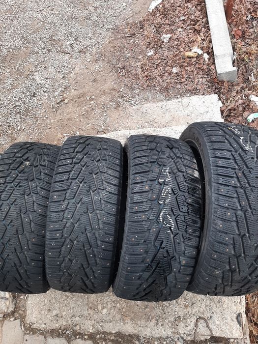 Продам шины 235/45/18  найда