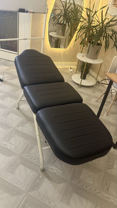 Продам кушетку почти новая, покупала за 50 000