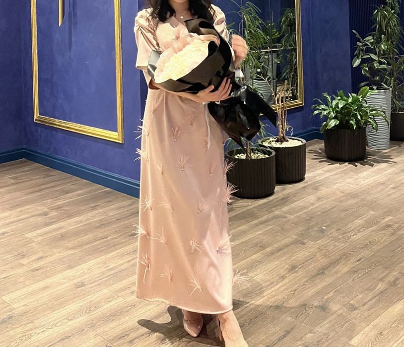 Платье нежно-розового цвета