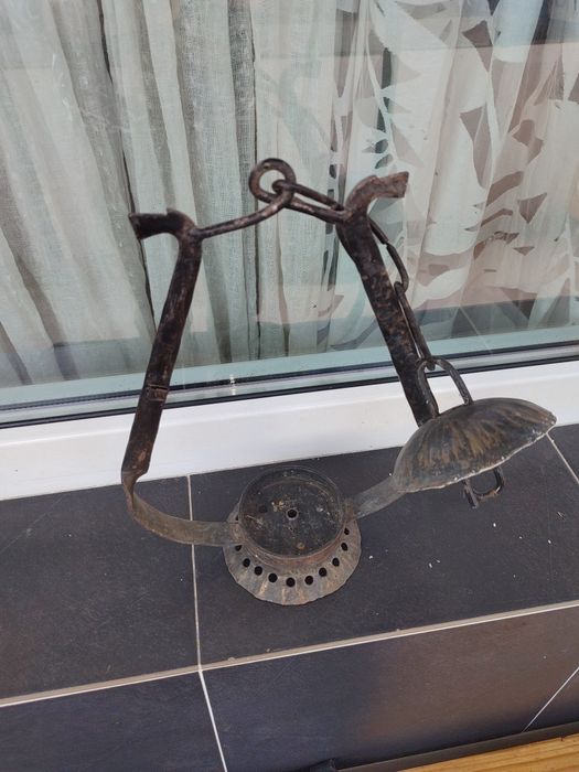 Продавам свещник от ковано желязо