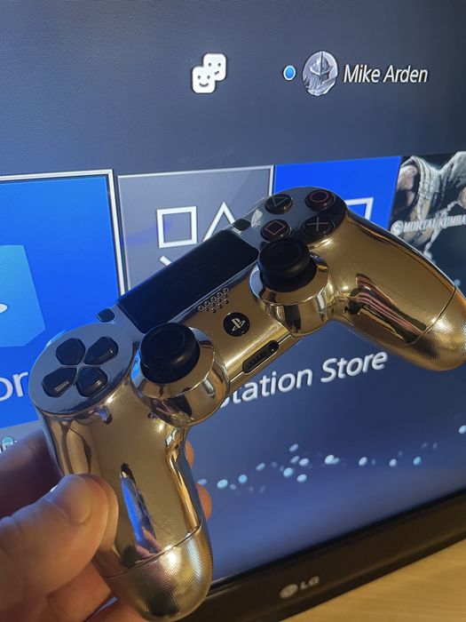 PLAYSTATION 4 slim - 2 джойстика + 7 игри на диск