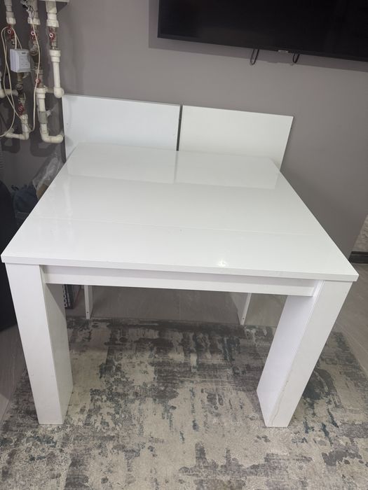 Masa/ consola extensibila impecabila mdf lucios