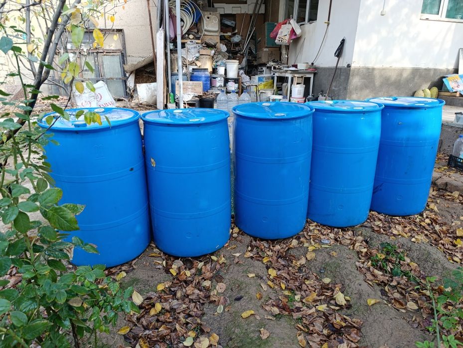 продам бочку 200л пластик