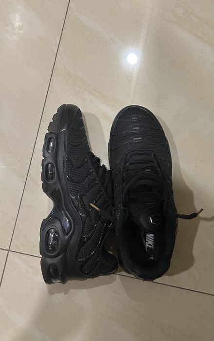 Nike air tn culoarea neagra