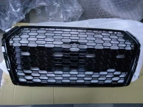 Grila fagure AUDI A4 S4 B9 2015-2019 RS STYLE negru lucios