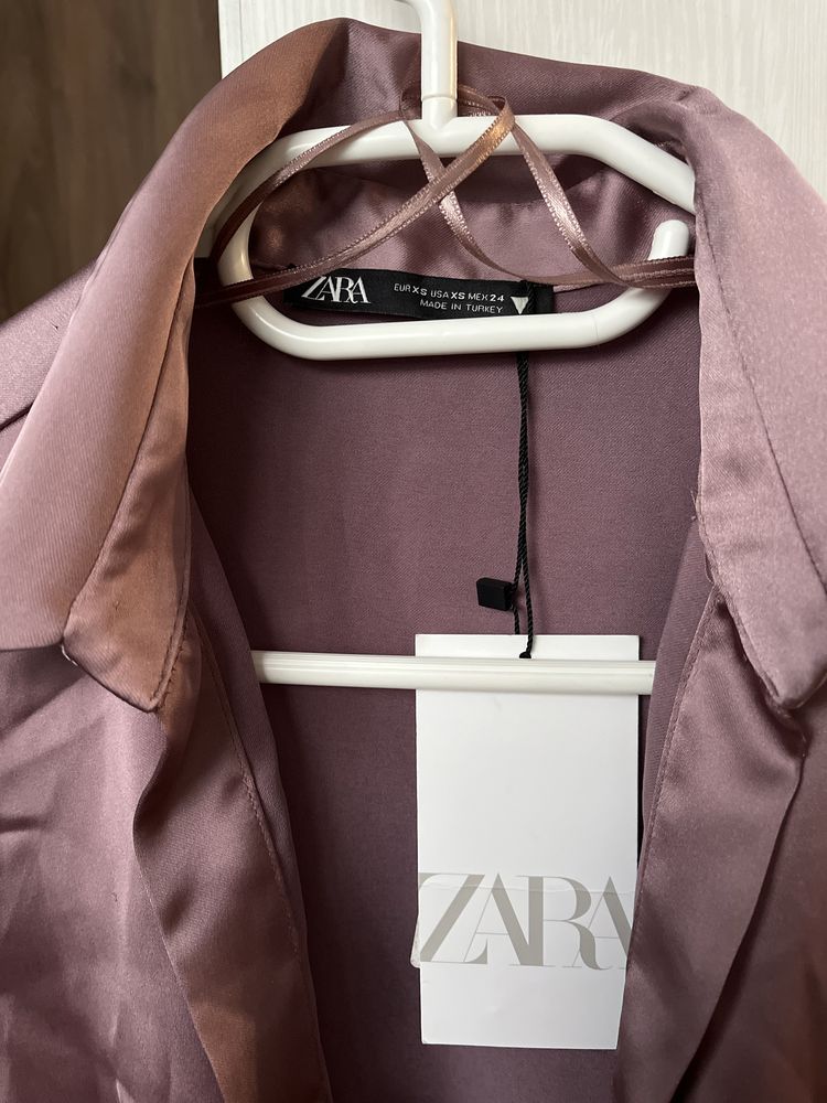 Дамска сатенена рокля Zara