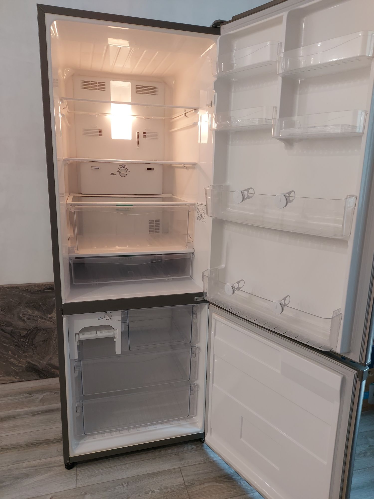 Холодильник PANASONIC