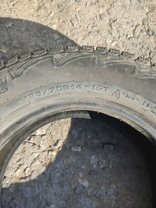 Продам зимнюю резину 185/70/14