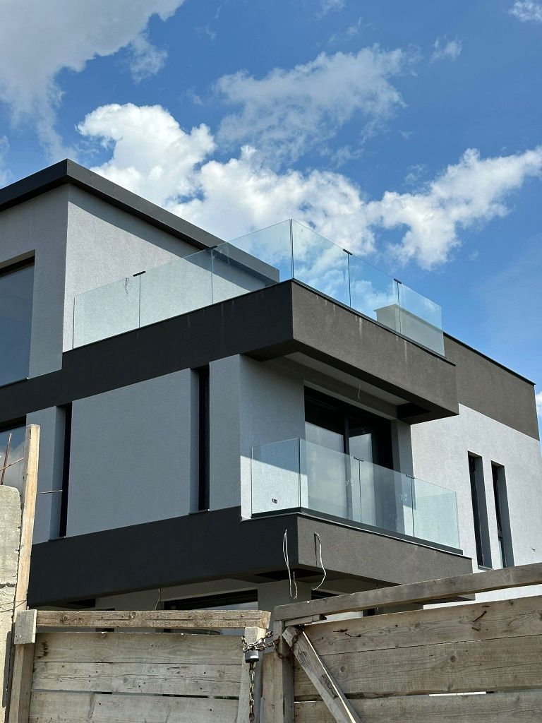 Ultra modern! Balustrade din sticla securizata!