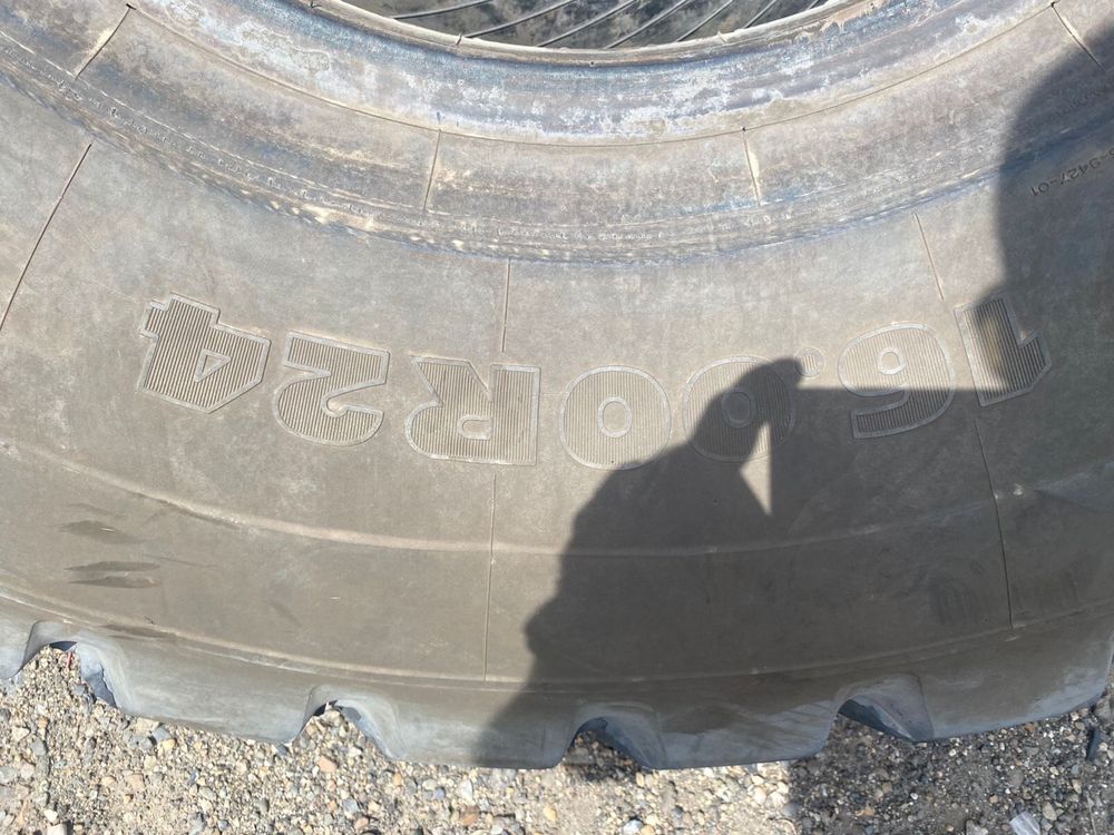 В продаже имеются шины 16 00 R24