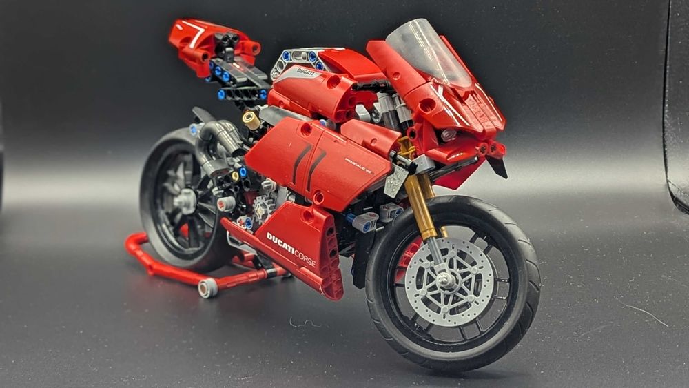 Lego Technic 42107 Ducati Panigale V4 R