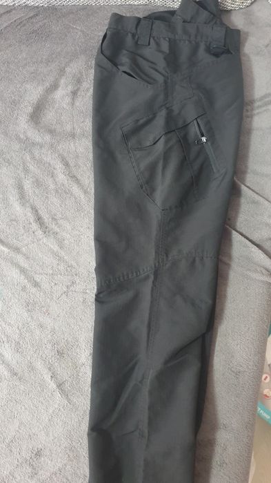 Pantaloni tactici , marimea L . Noi.