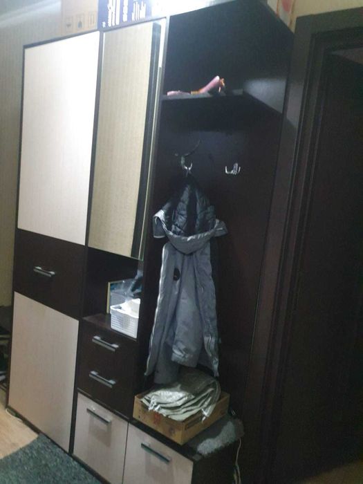 Прихожая. Обувницы. Диван. Продам не дорого, б/у в хорошем состоянии.