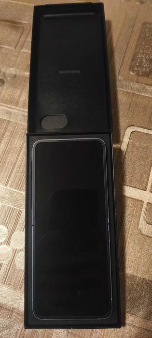KATO НОВ! Samsung Galaxy Z Flip 6 5G 256GB 12RAM Mint . Гаранция !