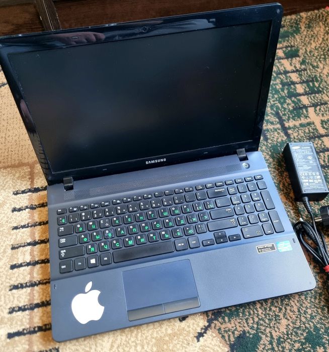 Samsung Core i3 Noutbuk 270E