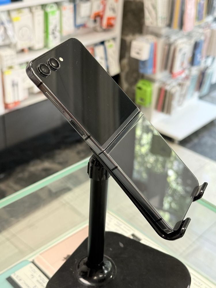 Samsung Z Flip 5 256GB Graphite