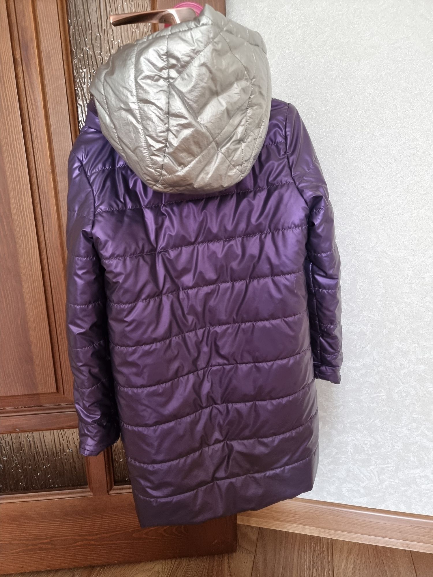 Продам куртку для девочки