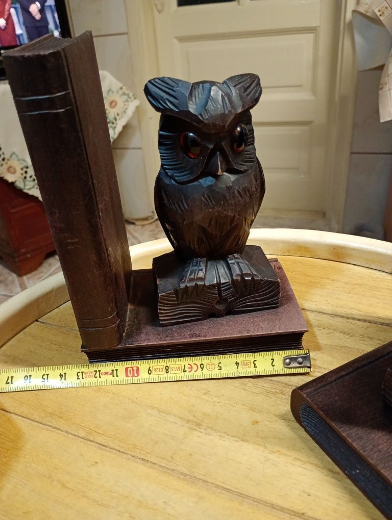Suport de carti, sculptate din lemn cu ochii de sticla