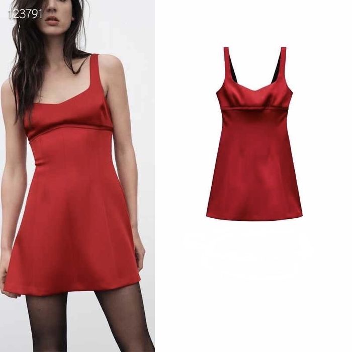 Платье красного цвета