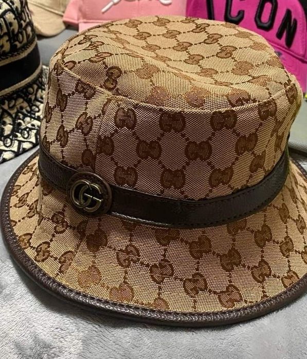 Palarie unisex, mărime universala, logo metalic, saculet, etichetă