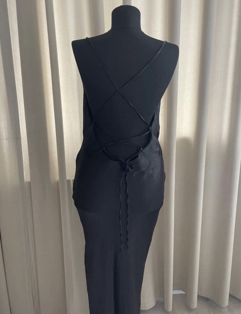 Reserved rochie satin neagra