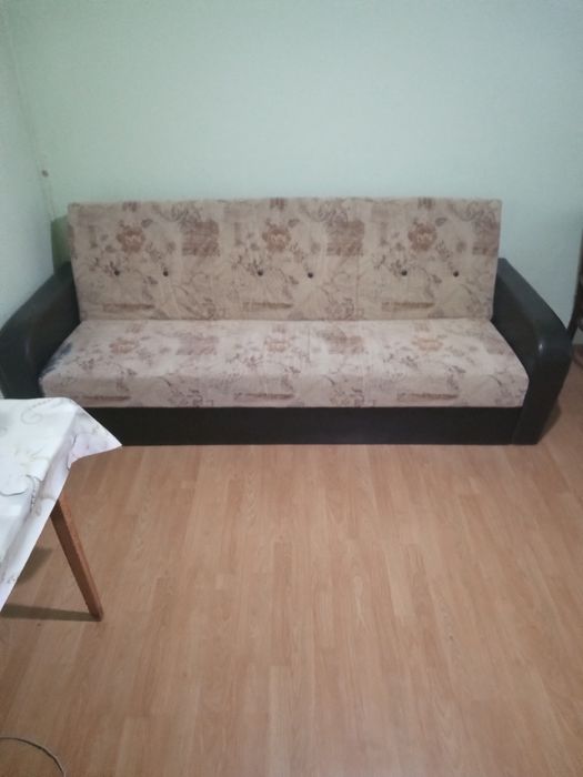Vând dulap ca nou 220 2 m  1000 lei și canapea 500 lei