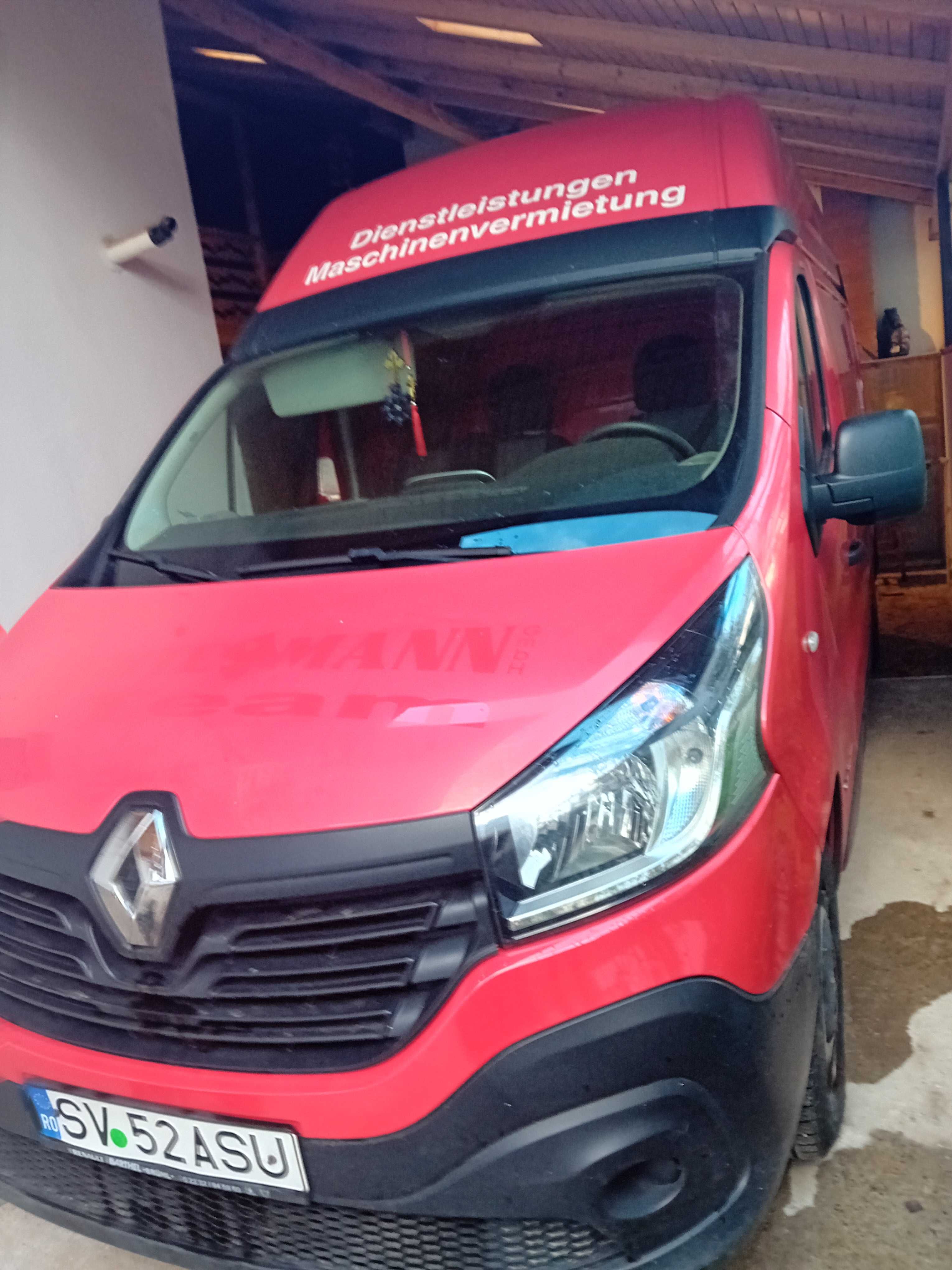 Masina ca noua renault trafic