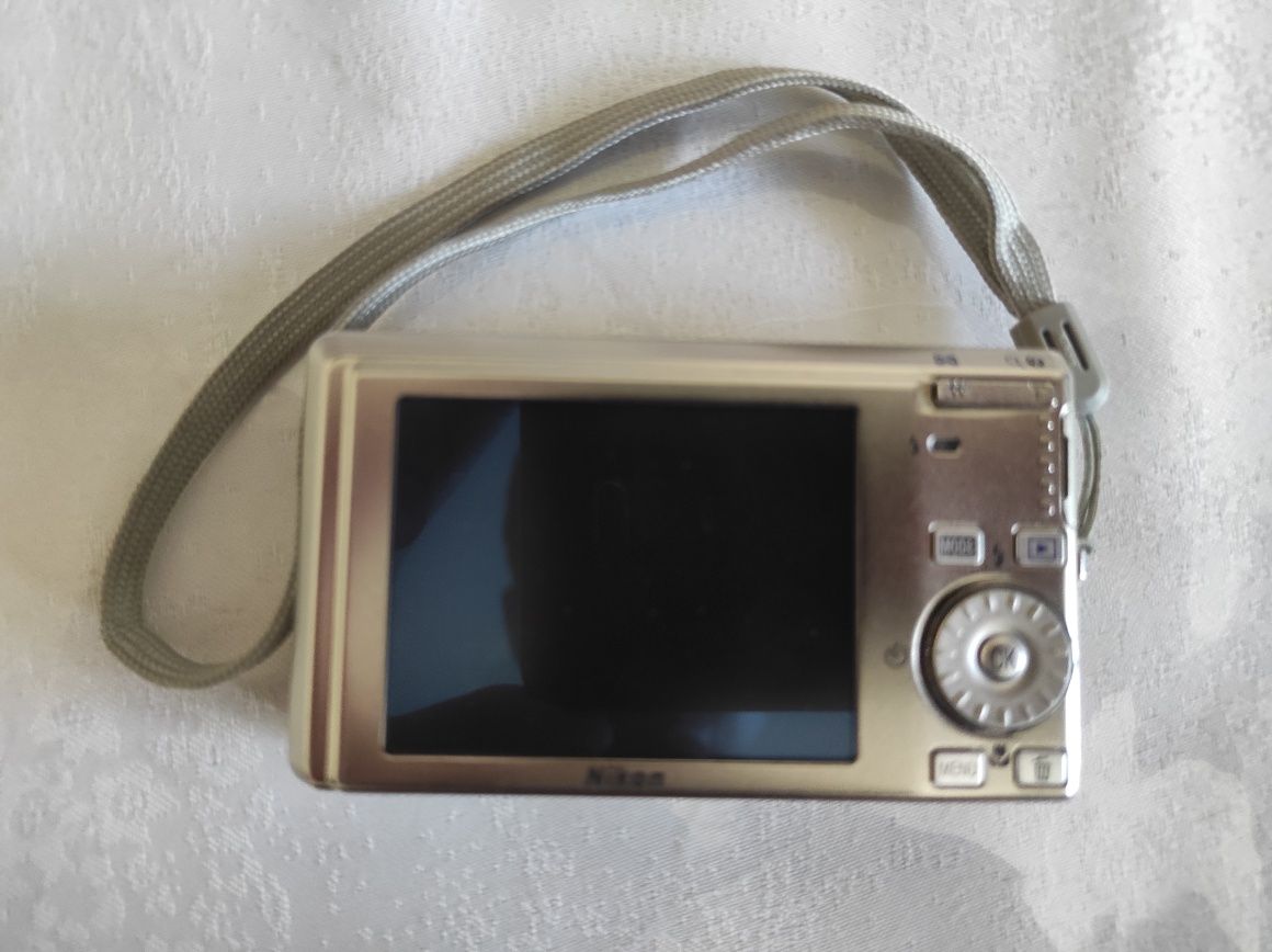 Продам цифровой фотоаппарат NIKON coolpex s510