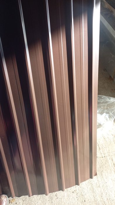 Tablă cutată colorata de acoperiș