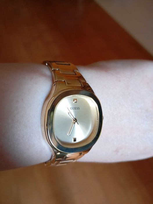Часовник дамски Guess Eve GW0615L2. Нов. Златист.
