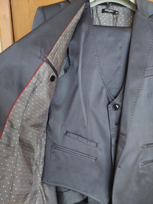 Vând costum bărbați trei piese, ocazie Antony Morato măsură 48