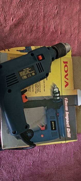 Vând bormașină noi