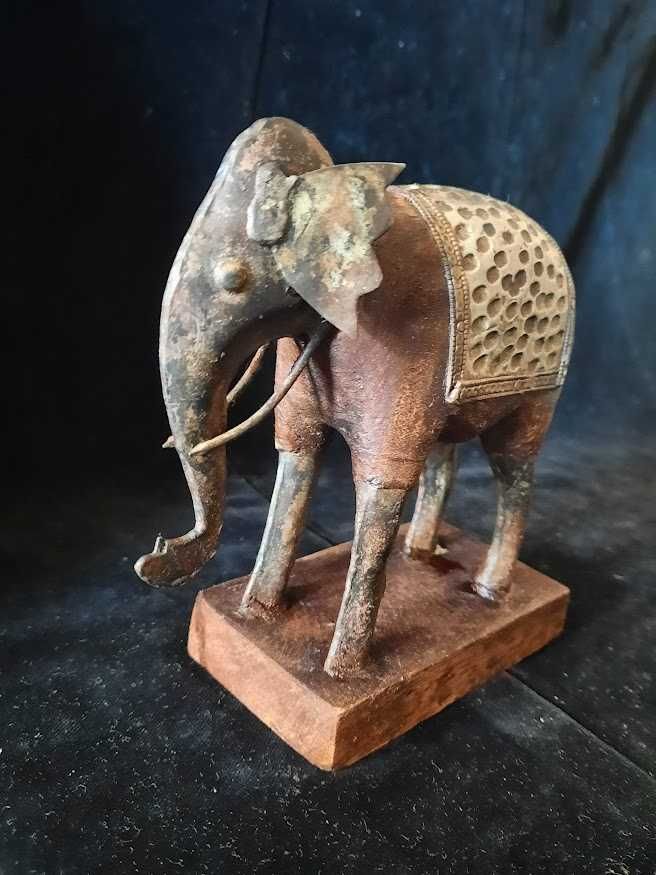 figurina elefant simbol