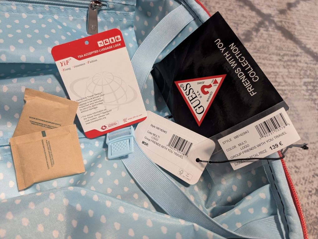 Твърд куфар Guess Нов
