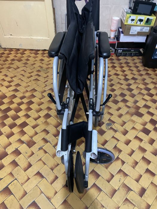 Scaun cu rotile handicap