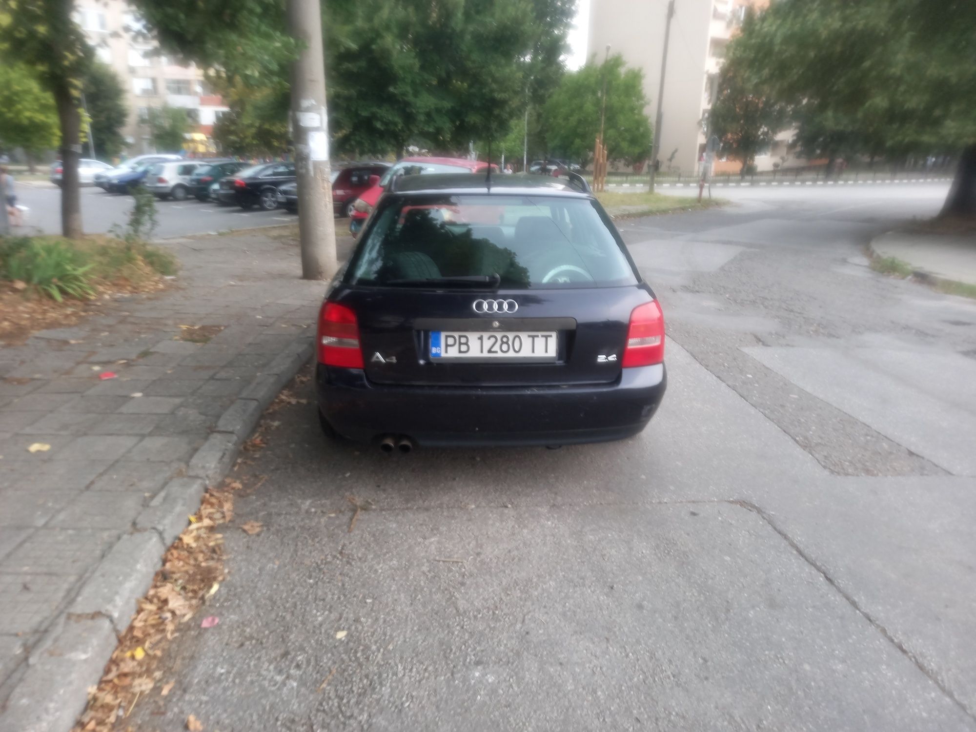 Продавам ауди а4 б5 2и4 бензин
