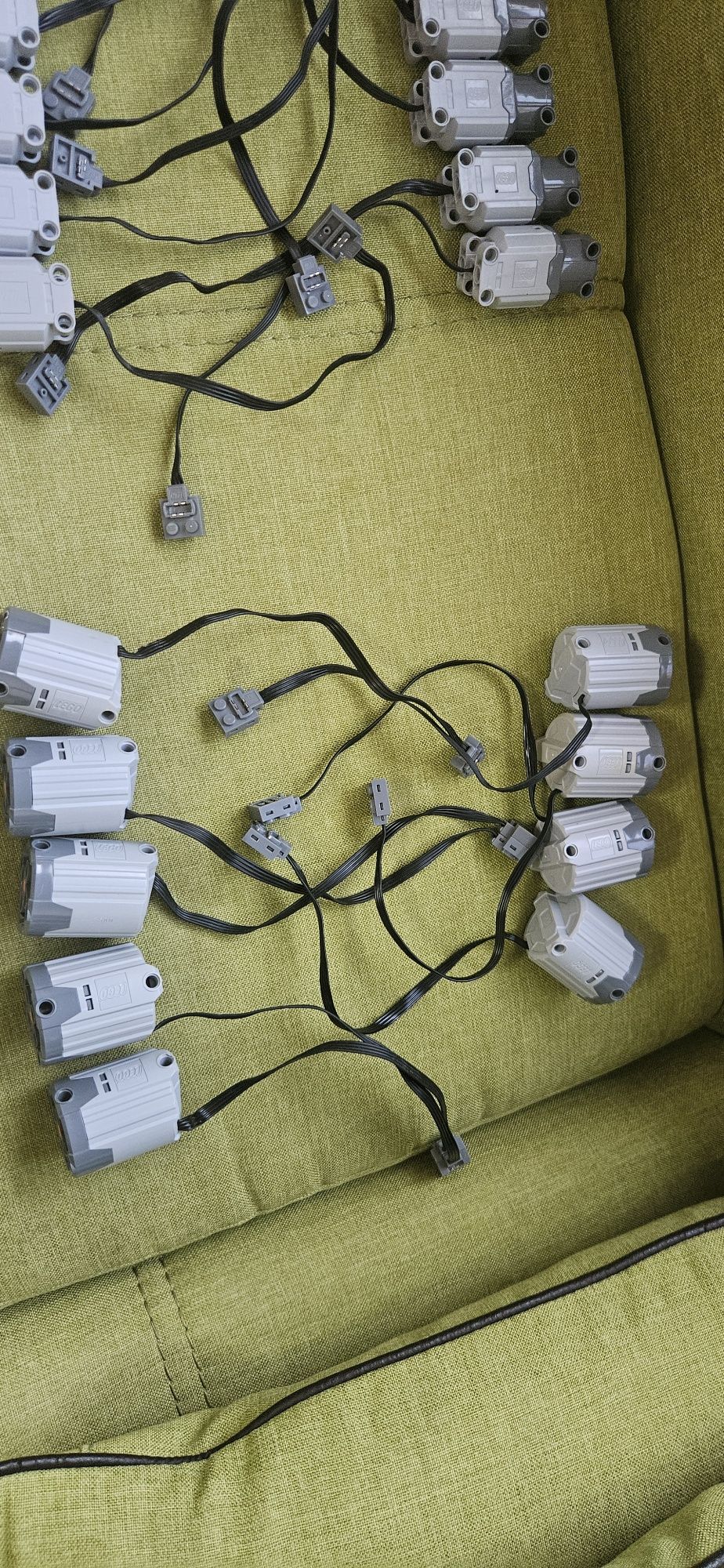 Продавам мотори Lego Power functions