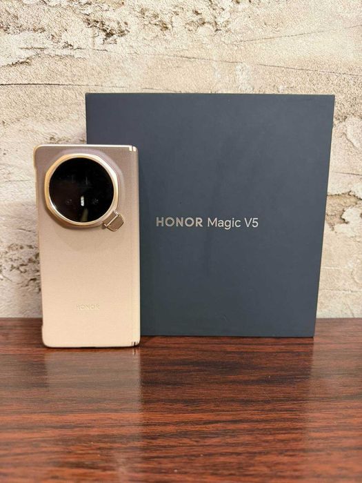 Продавам изгодно Honor Magic V5 - чисто нов сгъваем телефон