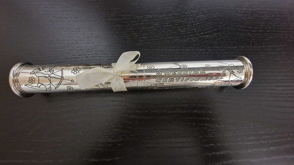 Cadou mire/mireasă, suport certificat nuntă, pahare miri, ramă foto