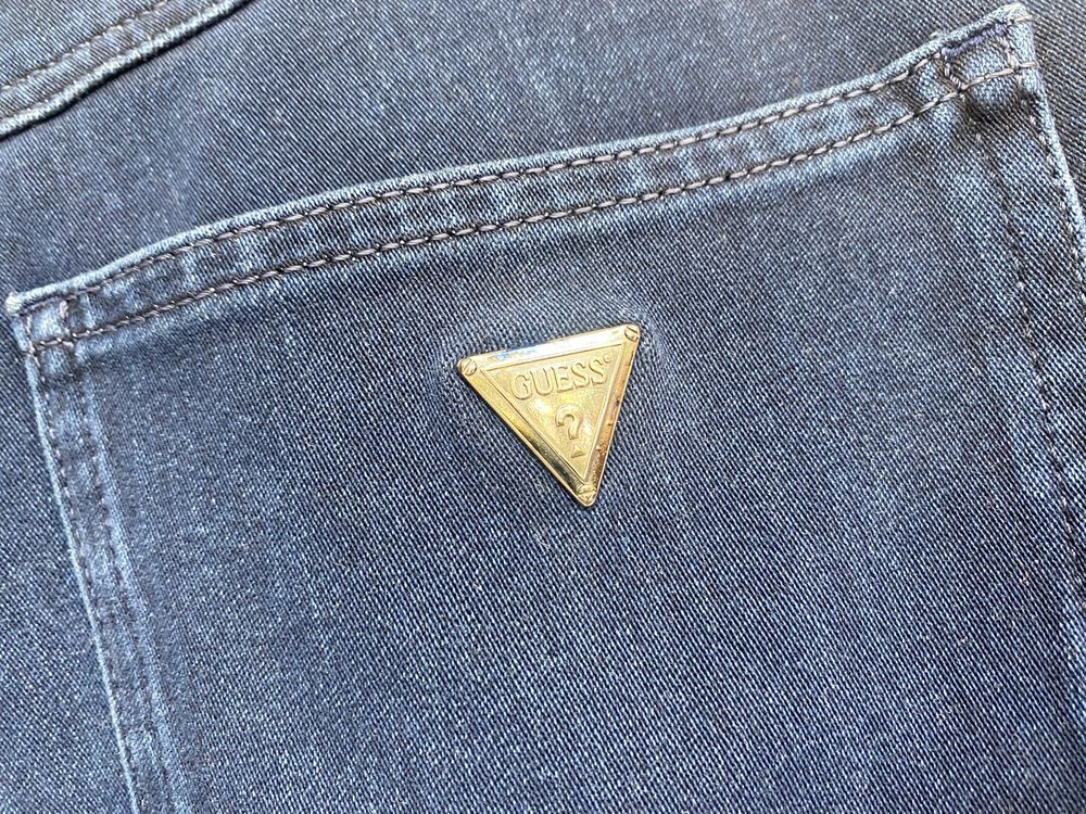 Дамски дънки на марката Guess