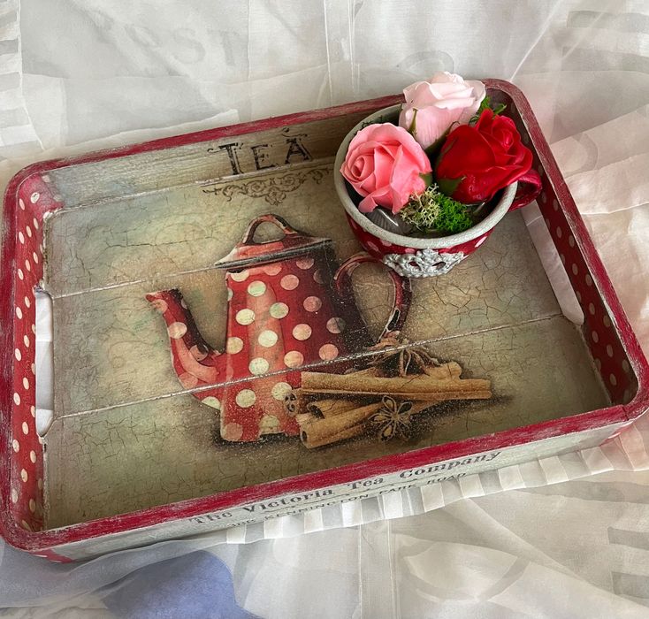 Дървен поднос с декупаж.